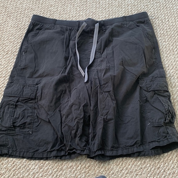 Wrangler Other - Wrangler mens cargo pull on shorts size 2xl